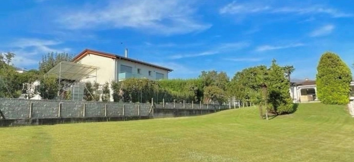 INTERESSANTE TERRENO IN POSIZIONE STRATEGICA