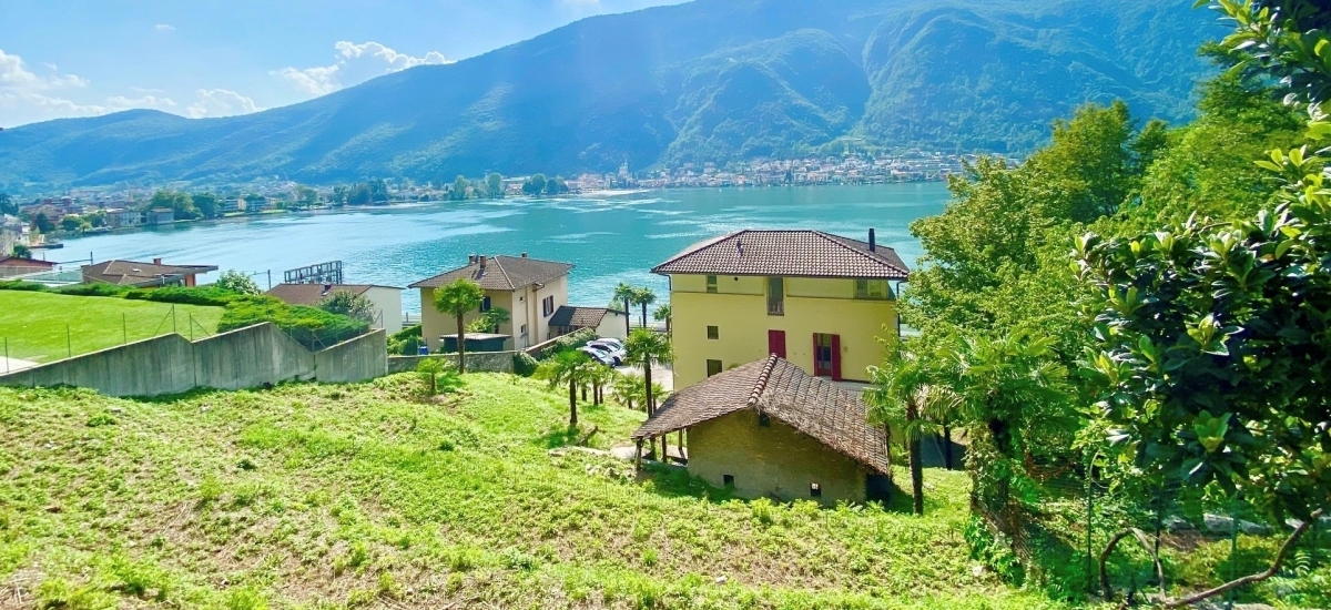 TERRENO CON BELLA VISTA